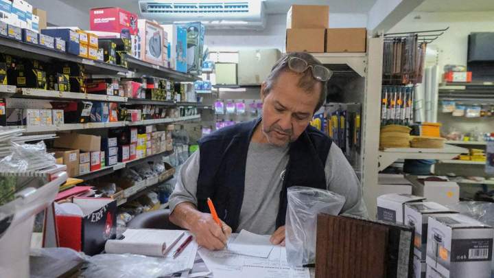 Vendeur d'articles de bricolage à La Réunion